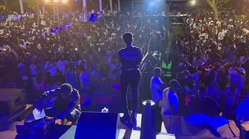 Azawi Lights Up Feffe Bussi's Concert with Masavu Hit