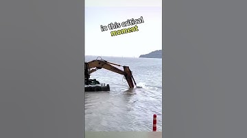 car plunges into lake, excavator operator rescues mother and daughter#shorts #hearttouching