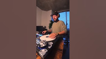 Vibing out to this beat #thatdeafdj #dj #edms #scratchdj #scratching #funkmusic #fypシ #viralshorts