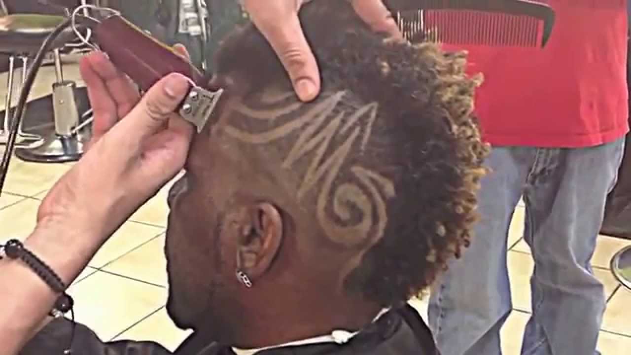 corte moicano com desenho
