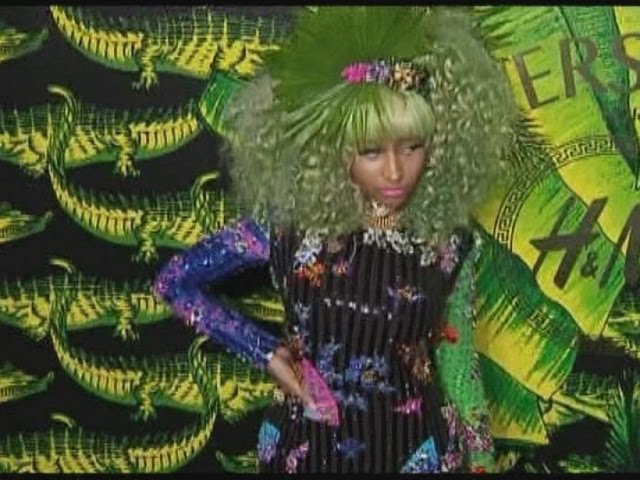 Nicki Minaj Looking Über Cute In Versace @ Versace For H&M Fashion Show