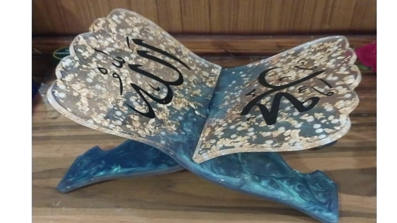 Allah ka naam, resin art ke sath… dekhiye yeh Rehal design.Rehal ho to aisi… jo dil ko sukoon de ✨