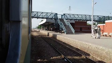 Pakistan Railways:16dn KARACHI Express crossing Tando Adam
