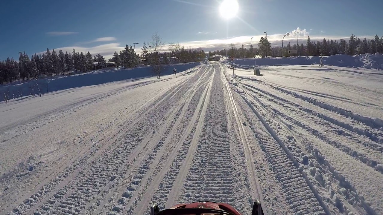 Snowmobiling in Saariselkä