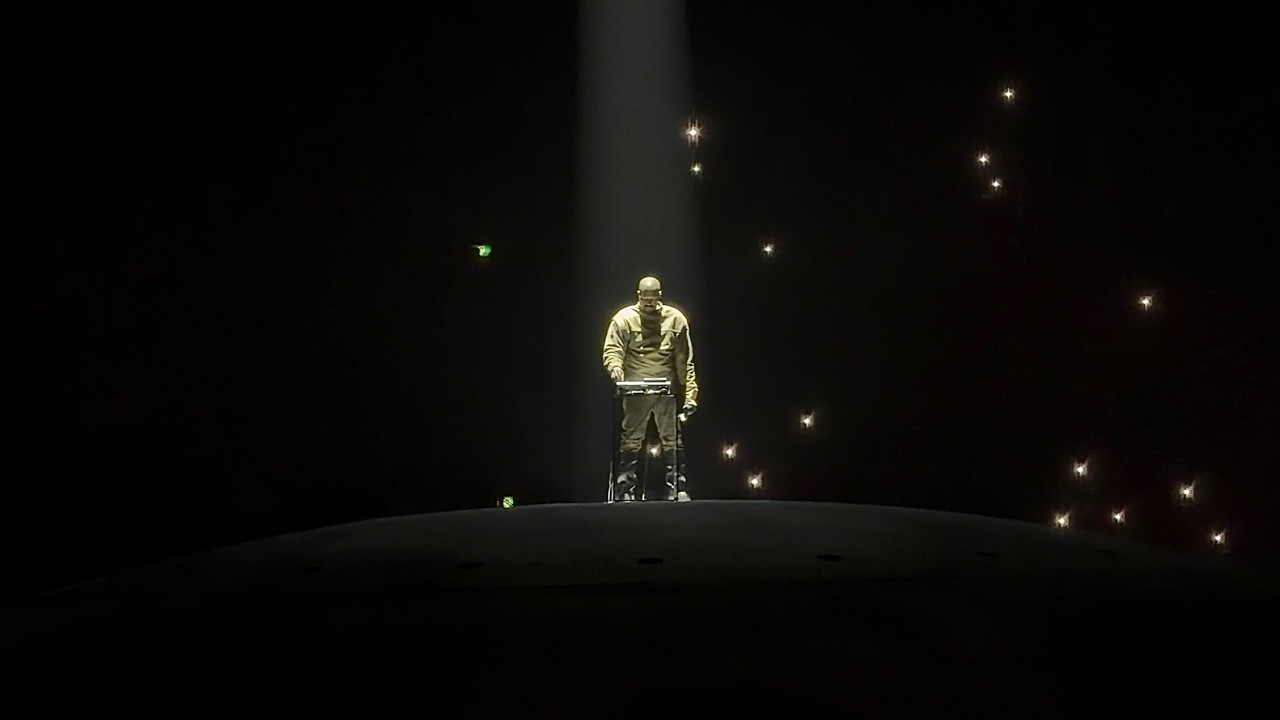 Guarda Ye (Kanye West) - Runaway (Live from Arnhem, Netherlands 2026) su YouTube Guarda Ye (Kanye West) - Runaway (Live from Arnhem, Netherlands 2026) su YouTube