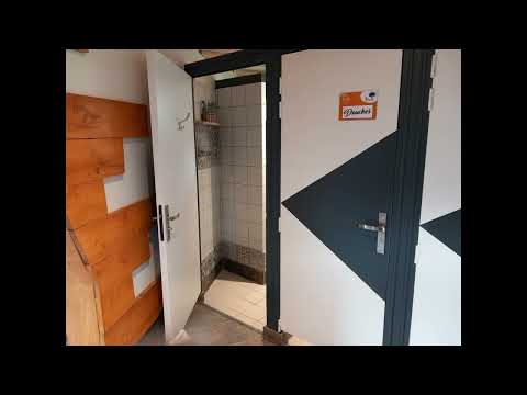 Video-thumbnail van Camping L
