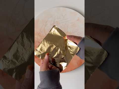 Applying gold leaf is a form of art in itself 🥹✨⭐️ #art #shorts #artshorts #arabiccalligraphy