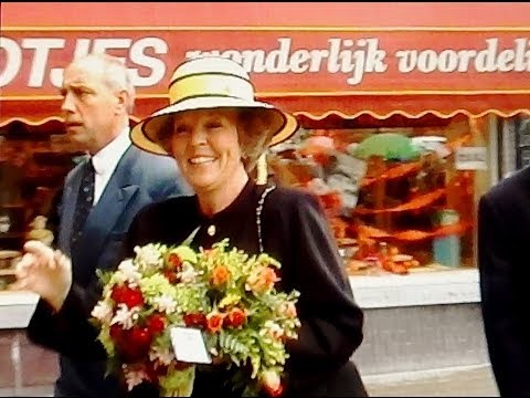 Koningin Beatrix opent Mercatorplein in Amsterdam