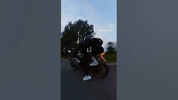 بتعرفي فيكي تضحكي ع لكل الا اناا بيكو 