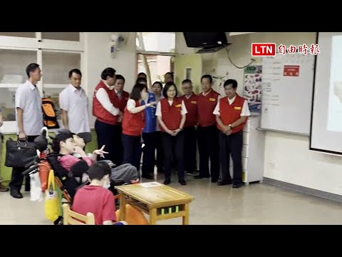 強震警報響！ 蔡英文視察特教師生緊急避難演練