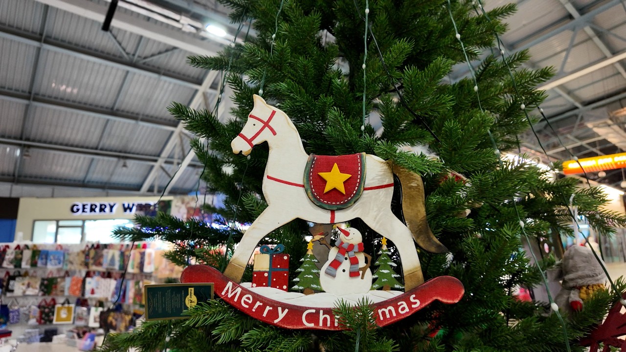 Новогодний базар в ТЦ «Дирижабль» 🎄 и вечерний Екатеринбург из машины | 4K