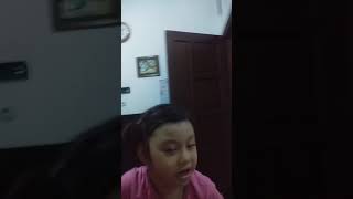 Anak Kecil Nguncir Sendiri