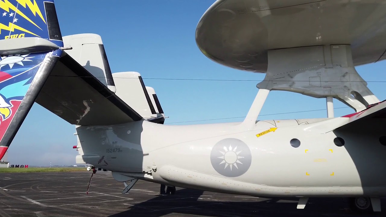 ROCAF 慶祝20電戰大隊20週年隊慶， 所屬空中預警機E-2K彩繪塗裝- YouTube