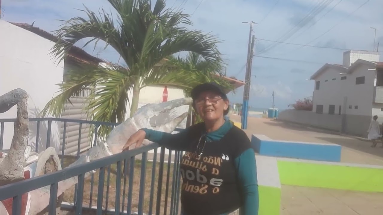 A    praça   do   caranguejo    em  Lucena    pescador.   Na     praia. 