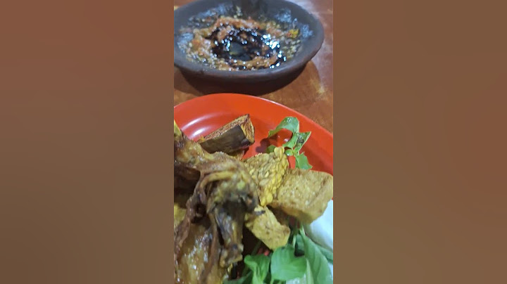Sorong Chicken Dinner with Fresh Vegetables