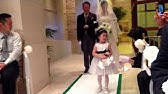 結婚式でベールを持つ２歳の娘 Youtube