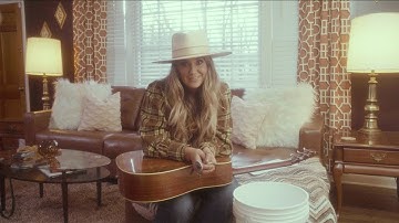 Lainey Wilson - Tune In A Bucket [Sayin