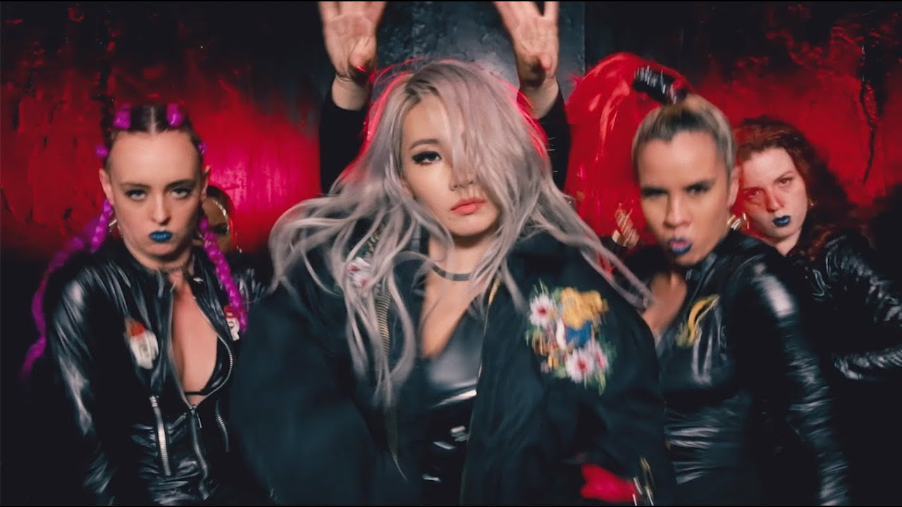 CL   HELLO BITCHES DANCE PERFORMANCE VIDEO