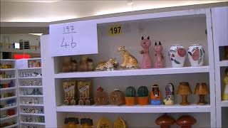pepper salt shaker display case counting
