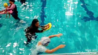 تعليم سباحة اول مرة تعليم الطفو