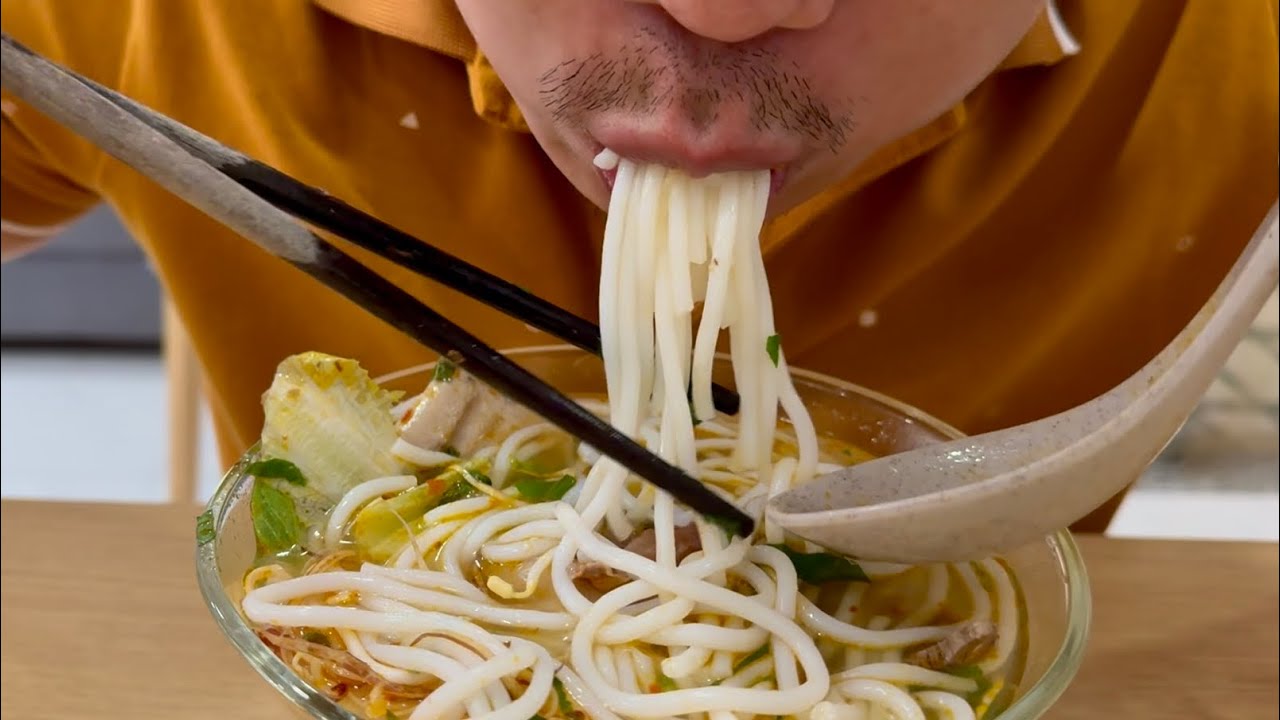 😊Satisfyingly Spicy Noodle Soup ❤️| Vietnamese Food ASMR Mukbang🫶🏻