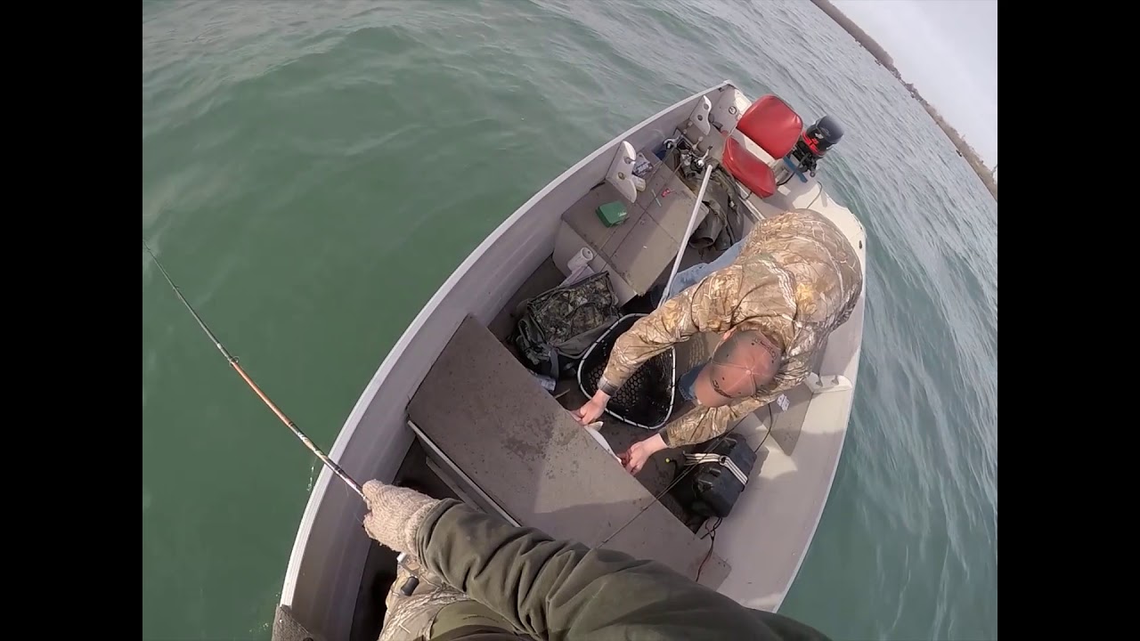 Detroit River Walleye Fishing 2018 - YouTube