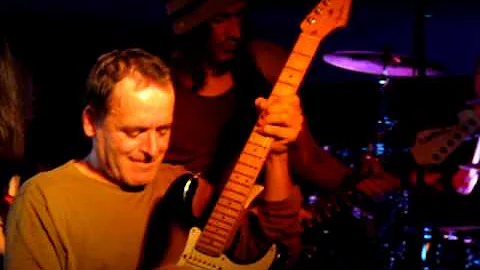Nuno Bettencourt / Luis Bettencourt - Gravity guit...