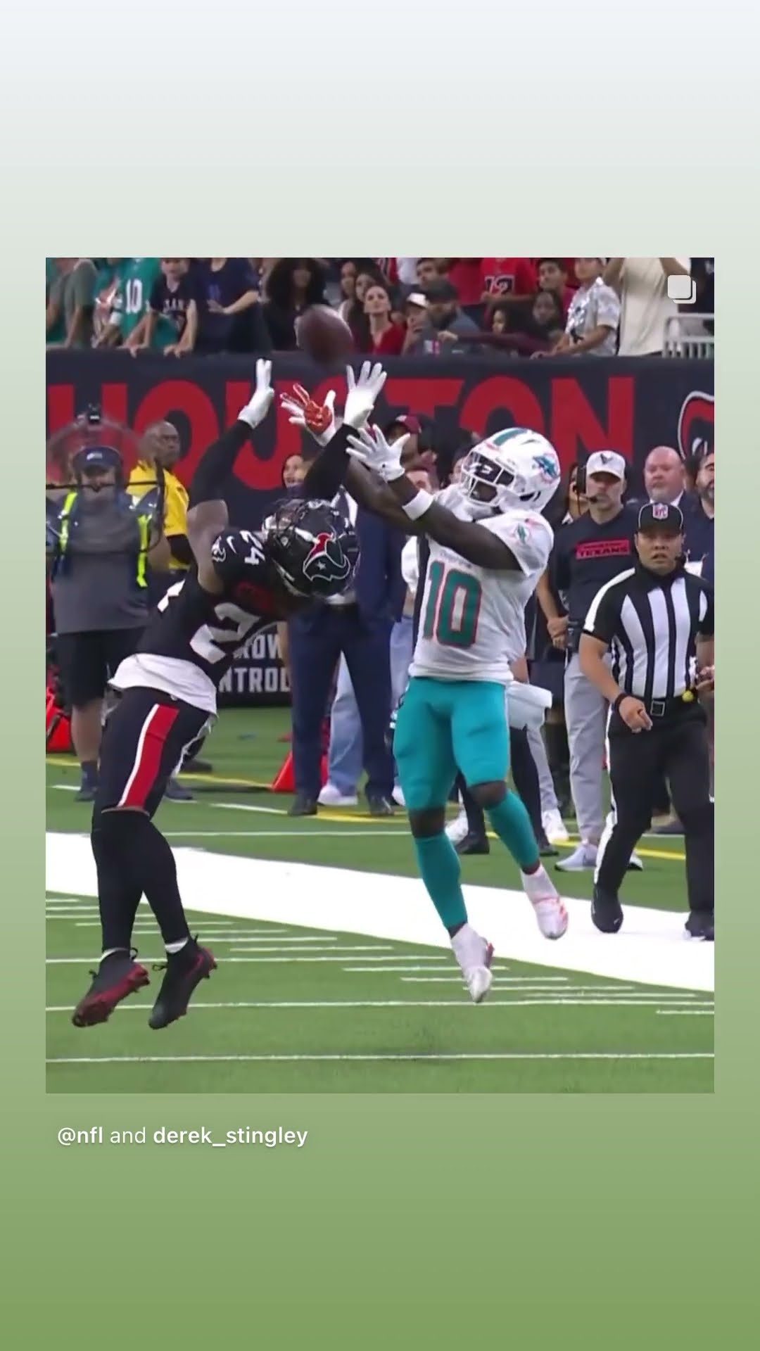 He took it away #hoodnews #miamidolphins #football #tyreekhill #DerekStingleyJr #omg #how