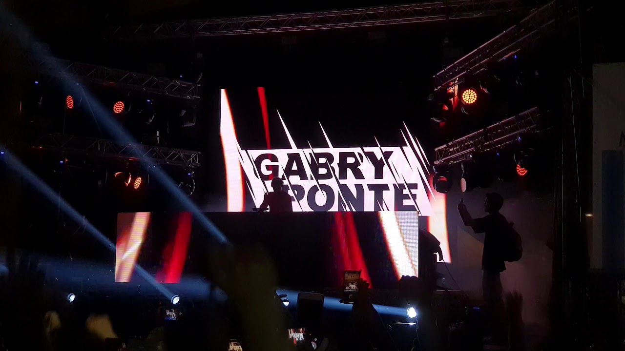 Metropolis Rende GABRY PONTE - METROPOLIS - RENDE (COSENZA) PARTE 1 - YouTube