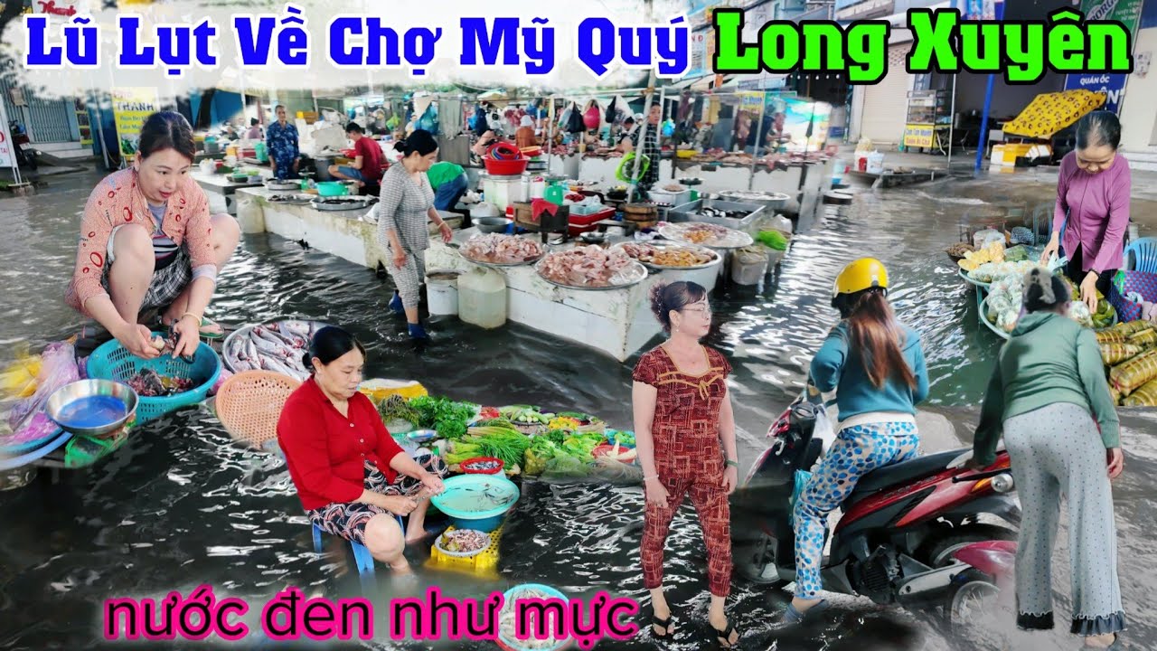 УЖАСНО! Вода в паводке чёрная как смоль. Рынок Май Куэй в Лонгсюэне, провинция Анзянг, затоплен.