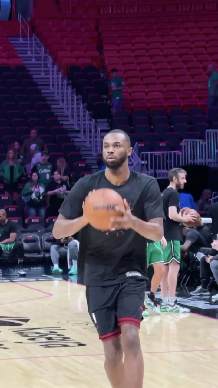 Andrew Wiggins is warming up for his debut in Miami!