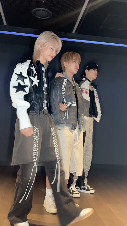 👣👣👣 #StrayKids #스트레이키즈 #YouMakeStrayKidsStay