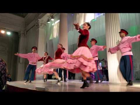 Video: Das Internationale Blumenfest In St. Petersburg Hat Tradition