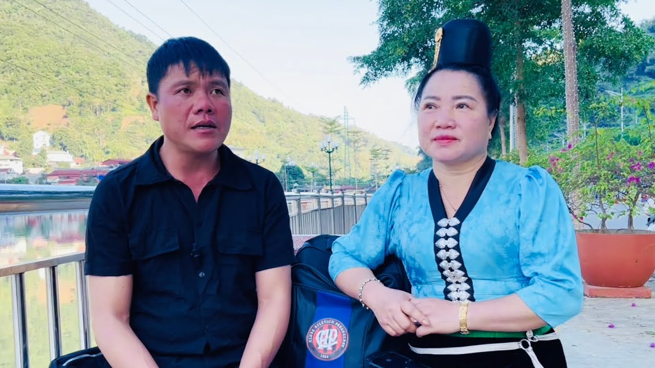 Lò khiêm hát rủ Lò Liên đi thuê cùng nhưng mà lò Liên từ chối 