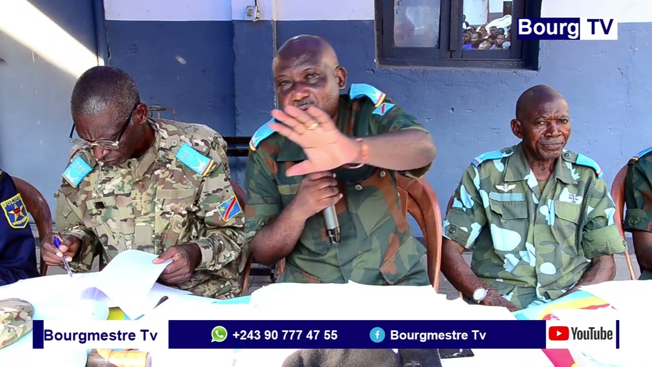 CHEF YABA SOLDAT BA BRAQUEURS AVEC ARME À FEU BA VISITE YE