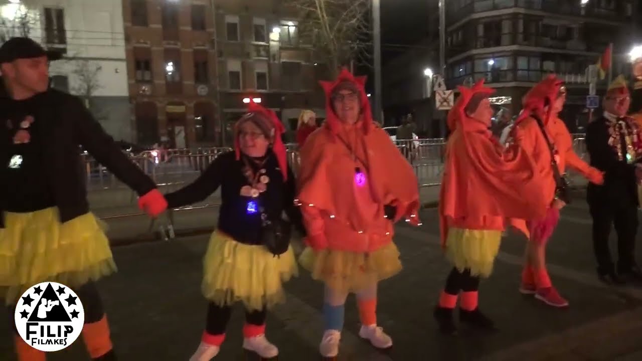 tussen de brugge van Ledebeirg  met de  karnavalisten van Ledebeirg (