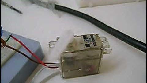 Servo Motor Controlling Using PIC16F877A Drived by TC4424.wmv