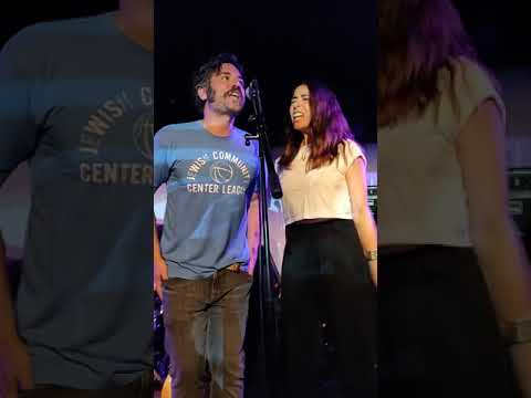 Josh Radnor and Cristin Milioti singing 500 miles  HIMYM Reunion