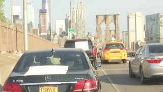 Uber drivers cross Brooklyn Bridge to protest IPO