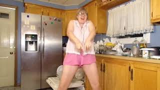ALICIA AROL makes her TEDIOUS CHORES somewhat FUN by dancing around to various songs she loves! (3) screenshot 1