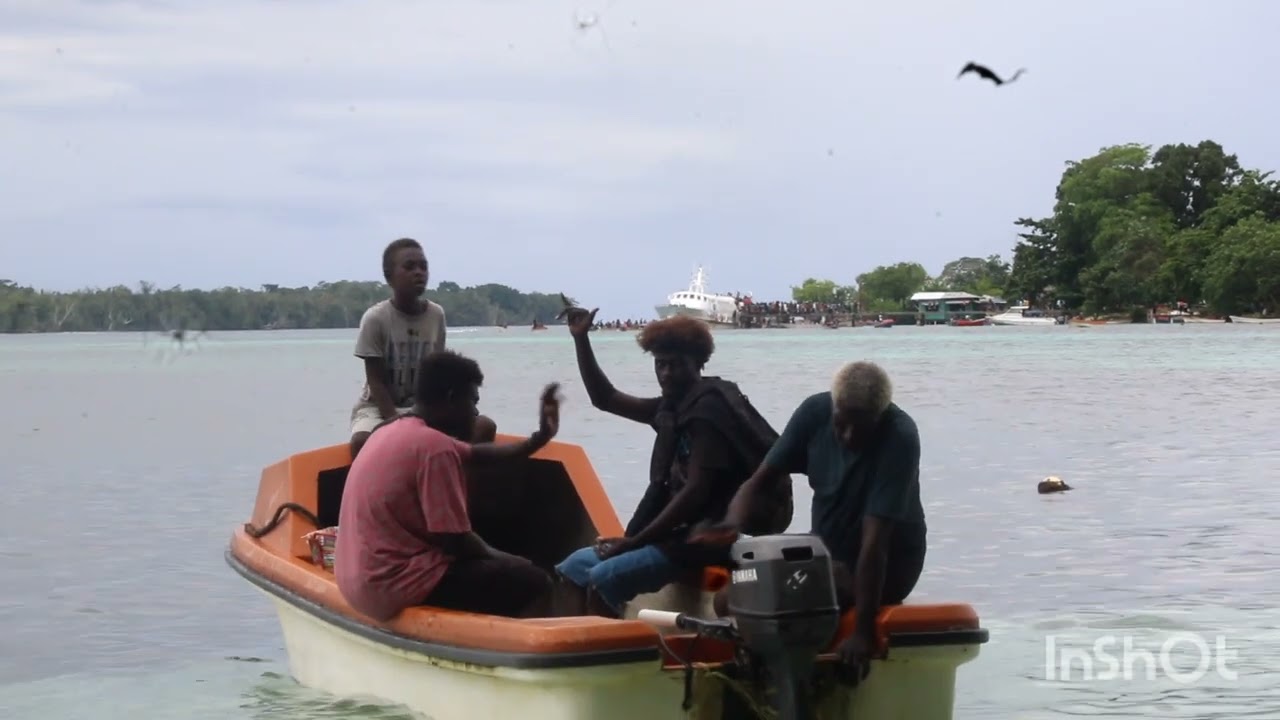 This how choiseul people board fast vessel.