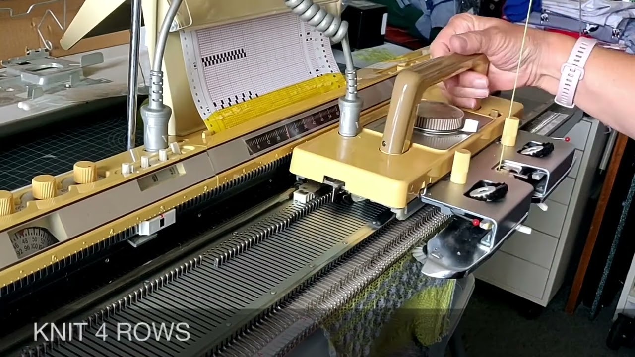 【THE MOZZ】Stan Warmer Knit Setup Knitting a tuck pattern on a Knitmaster SK560 electronic