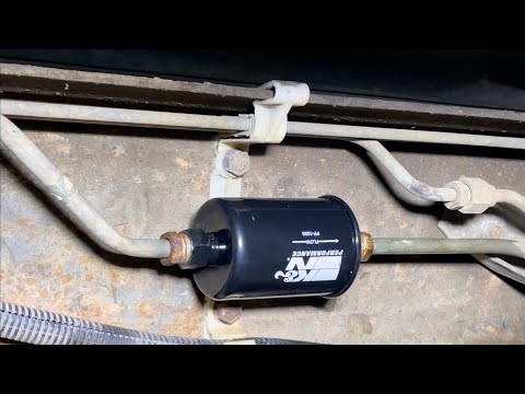 Video: Gdje je filtar goriva na Chevy kamionu iz 1988.?