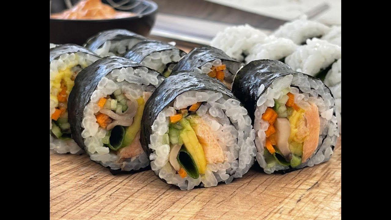 סושי עם דג סלומון הכי הכי נועם זיגדון