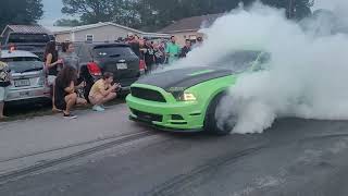 boss 302 does a Bad A$$ burnout in our neighborhood😱