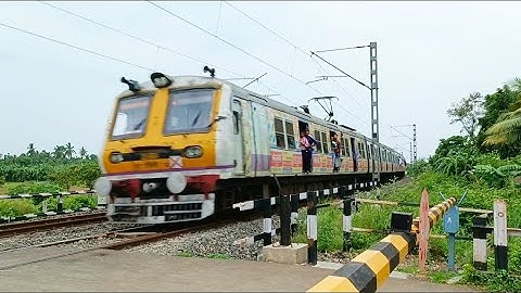 Aerodynamic Howrah-Katwa Emu Local Train Passing At Railgate