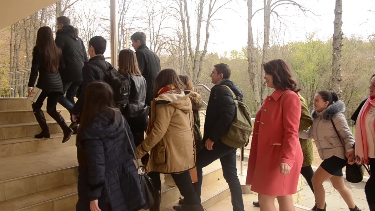 Dimineața la CEEF.  Echipa „Șmecherii” prezentarea.