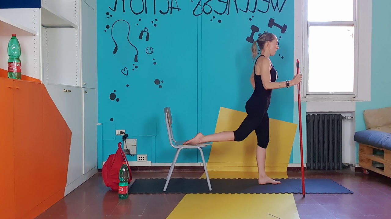 E.T. EXERCISE TUTORIAL #3 - Bulgarian Split Squat - YouTube