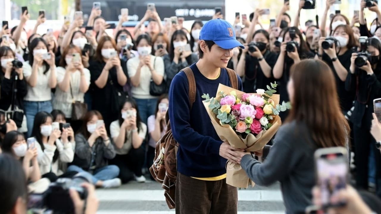 Millions of fans melted! BTS's V received a princely welcome at the