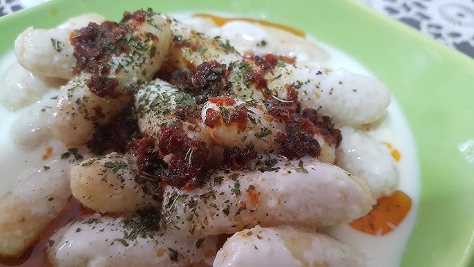 U sayr qilishni soradi va ular uni sikishdi. Jinsiy aloqada bolgan yigitlar